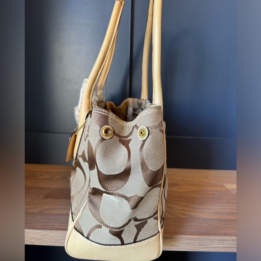 Coach shoulder bag - Picture 3 of 8